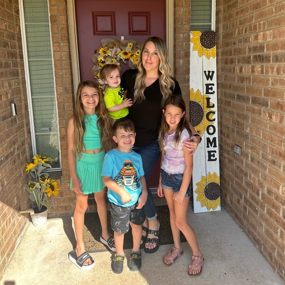 Meet your posher Jessica - Picture 9 of 16